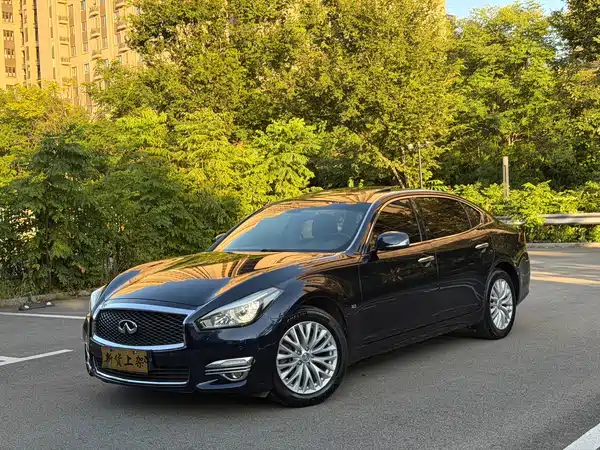 Infiniti Q70 2016