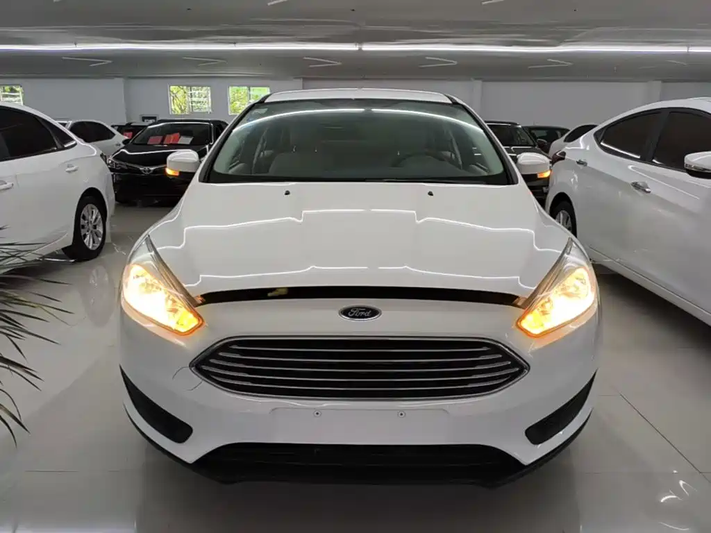 Ford Focus 2018 — фото 3
