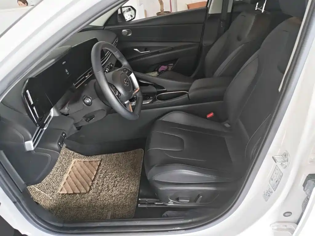 Hyundai Elantra 2022 — фото 15