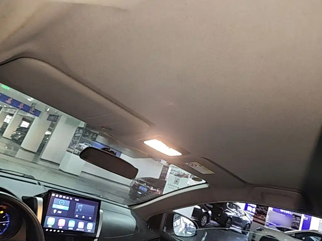 Toyota Yaris L 2016 — фото 18