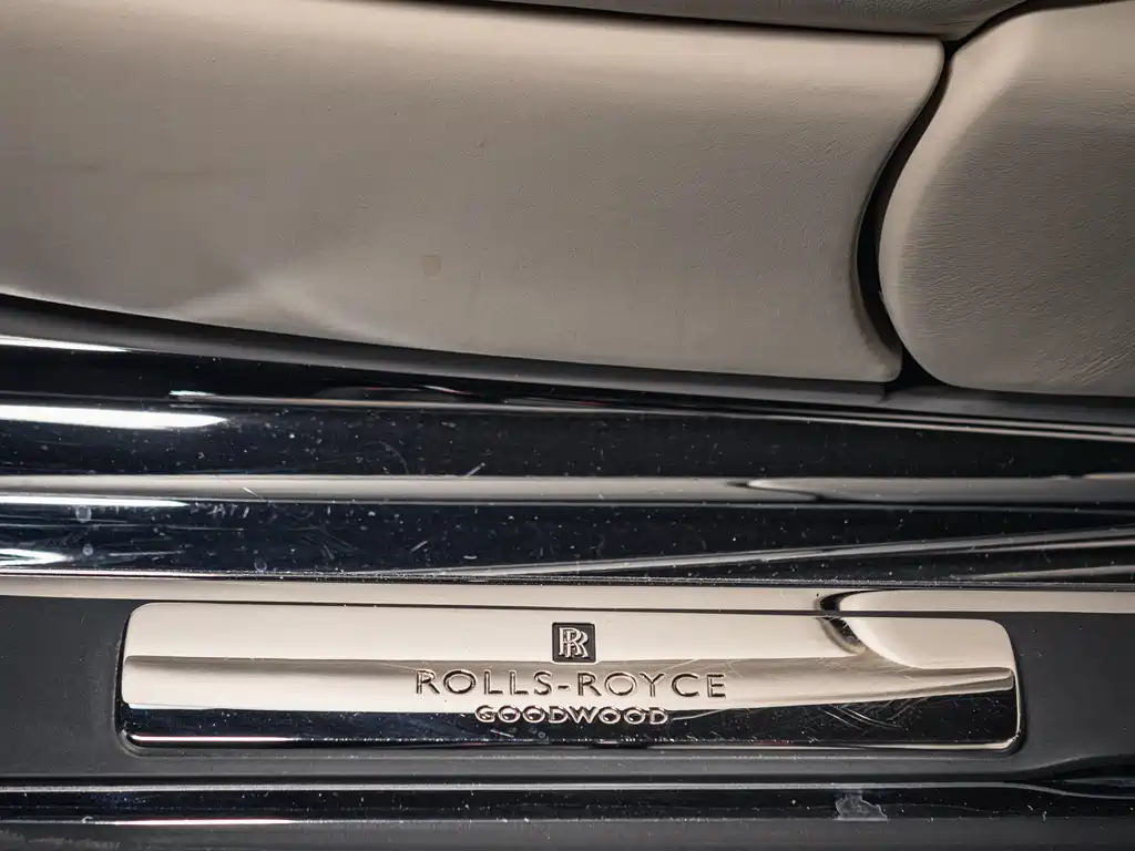 Rolls-Royce Phantom 2015 — фото 14