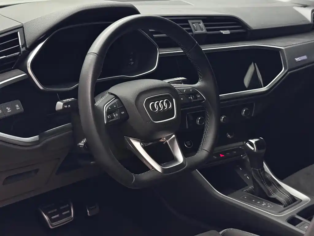 Audi Q3 2022 — фото 24