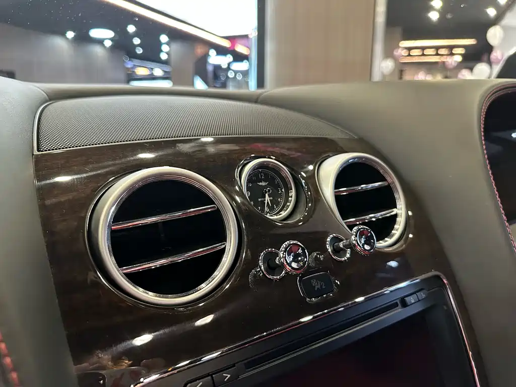 Bentley Continental 2018 — фото 14