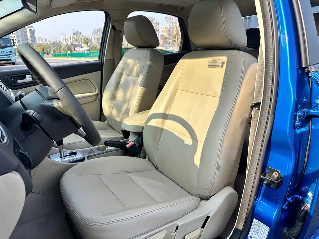 Ford Focus 2014 — фото 14