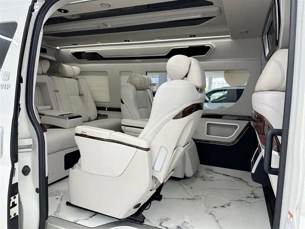Toyota Hiace 2021 — фото 19