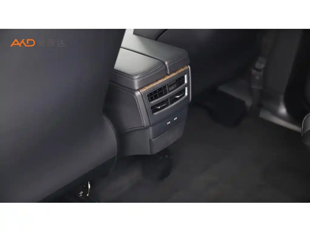 Tesla Model X 2018 — фото 10