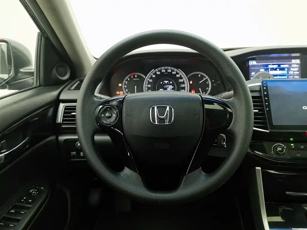 Honda Accord 2018 — фото 11
