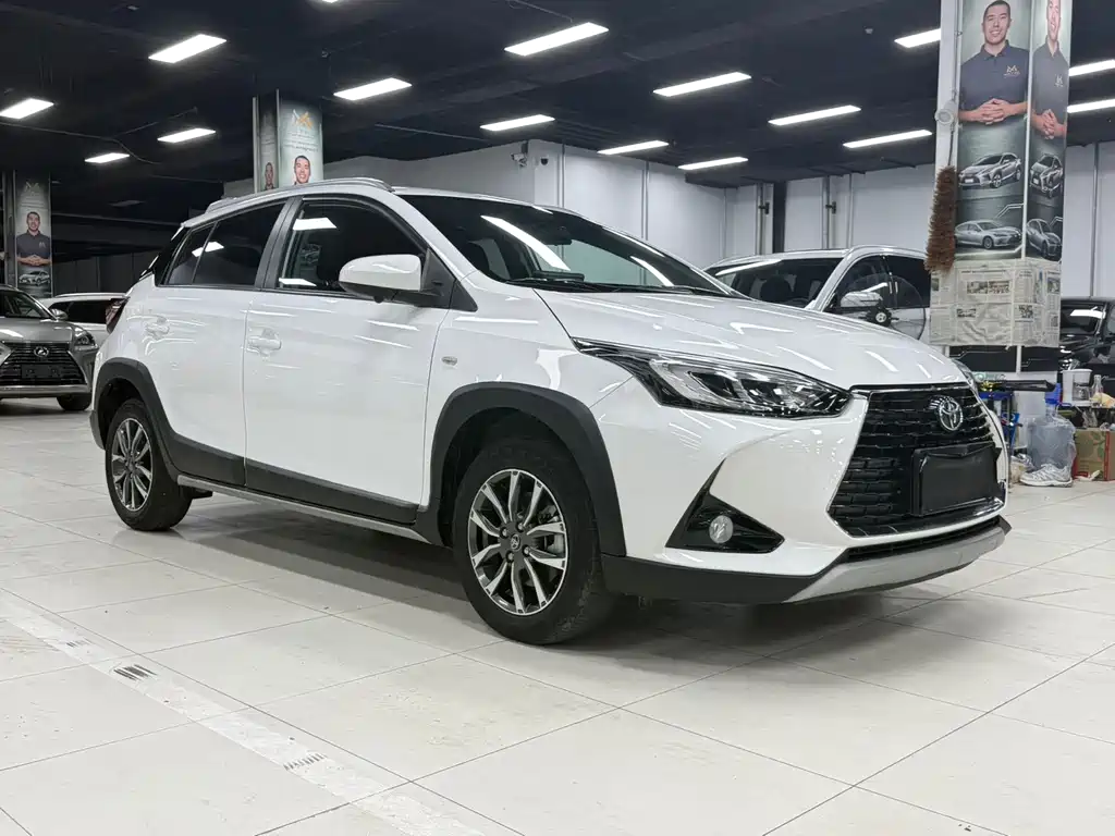 Toyota Yaris L 2023