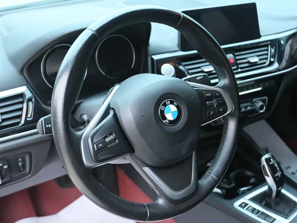 BMW 1 Series 2021 — фото 11