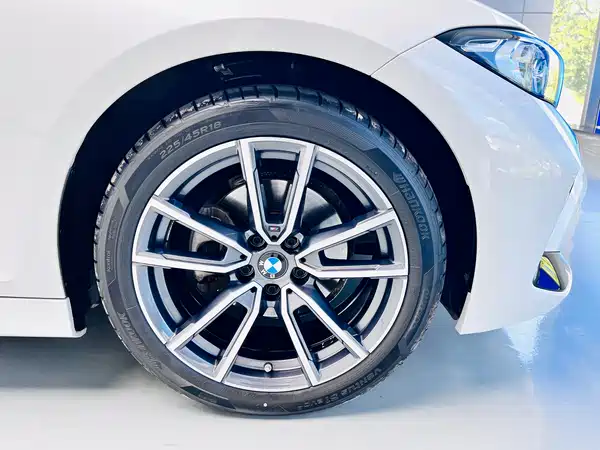 BMW 3 Series 2023