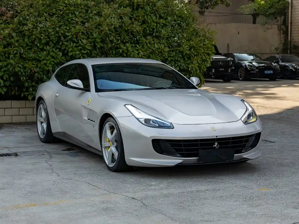 Ferrari GTC4Lusso 2017 — фото 3