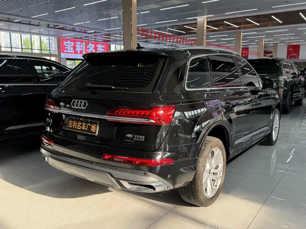 Audi Q7 2024 — фото 3
