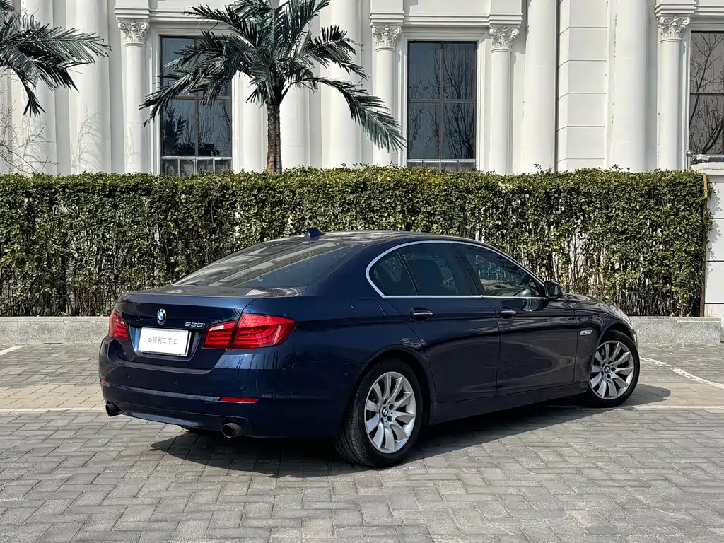 BMW 5 Series 2011 — фото 2