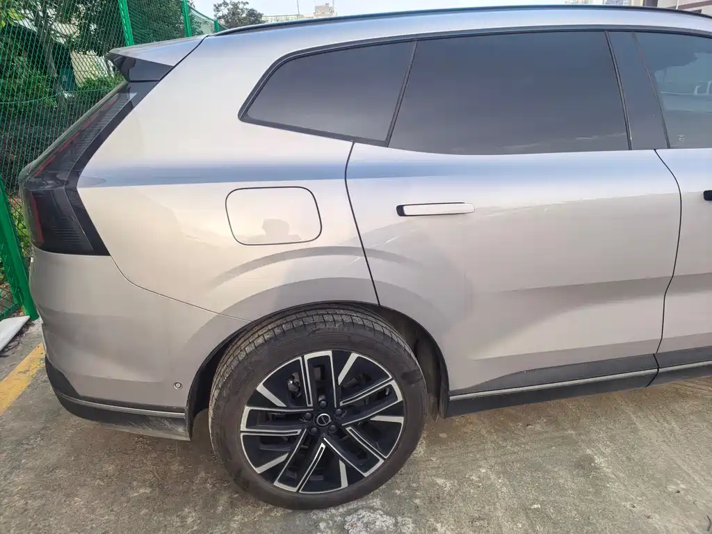 Volvo XC70 PHEV 2025 — фото 10