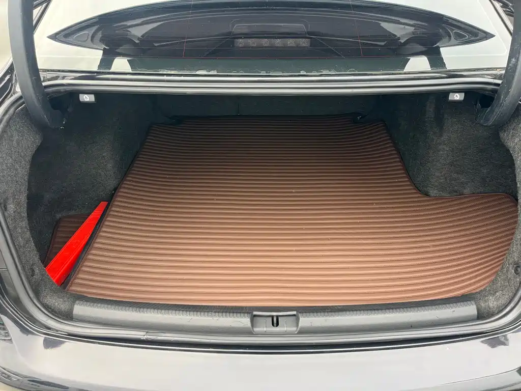Volkswagen Passat 2014 — фото 12