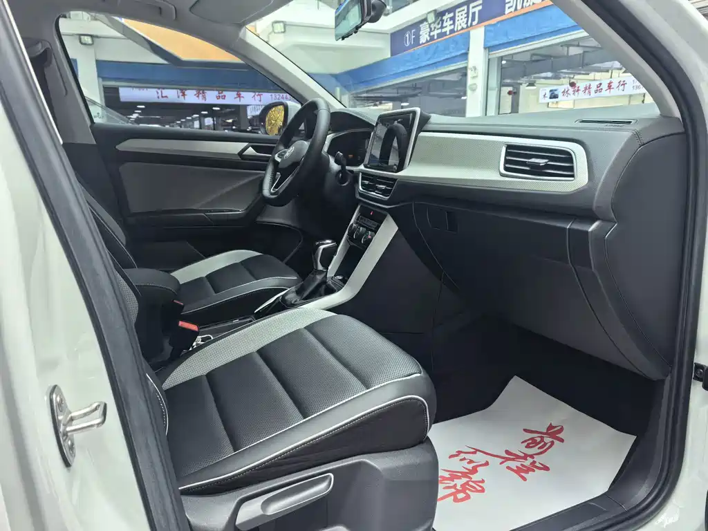 Volkswagen T-Roc 2023 — фото 15