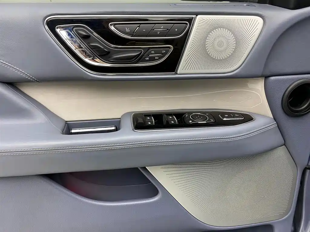 Lincoln Navigator 2020 — фото 26