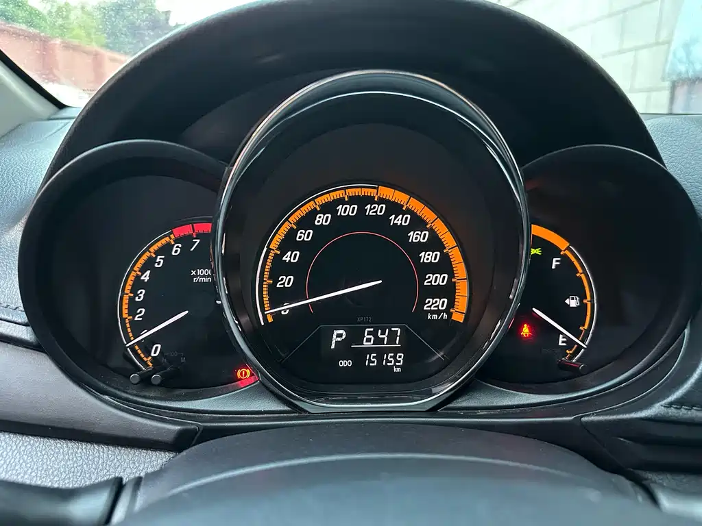 Toyota Yaris L 2022 — фото 9