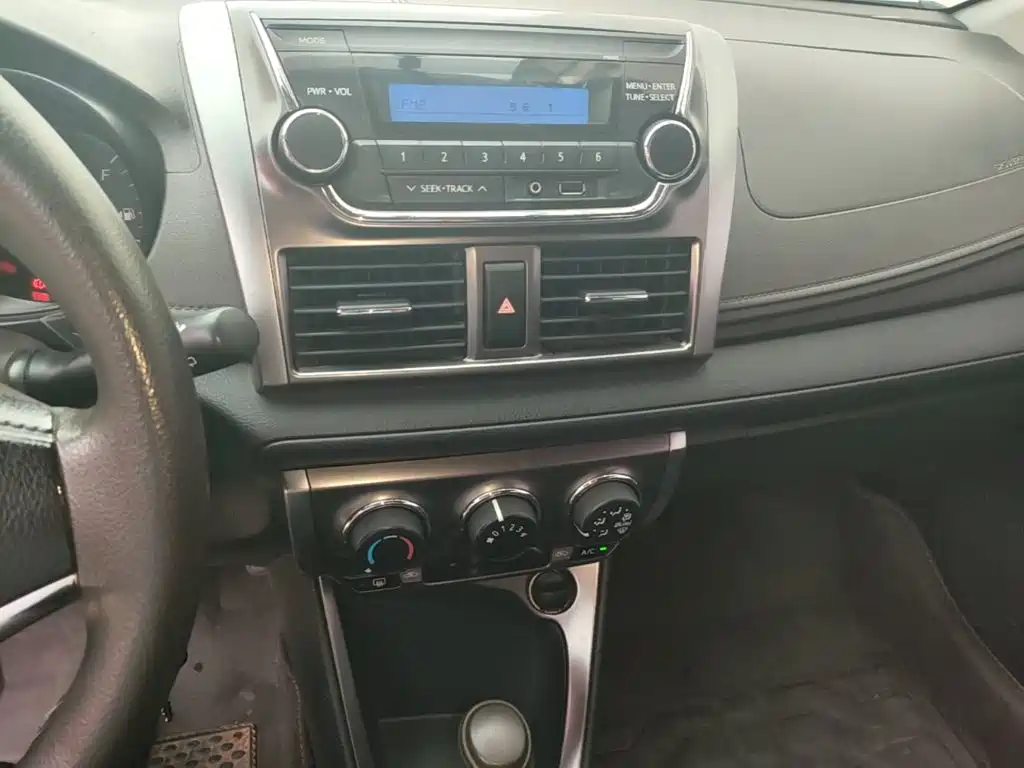 Toyota Yaris L 2016 — фото 13