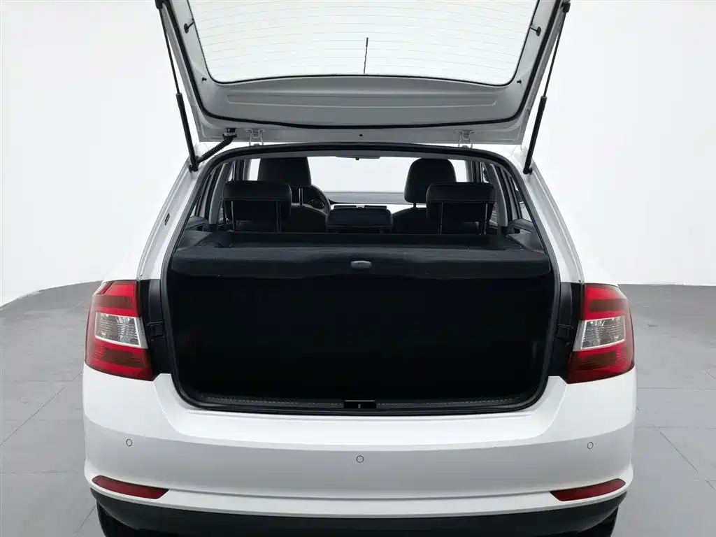 Skoda Rapid Spaceback 2018 — фото 16