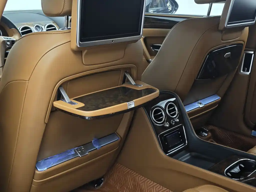 Bentley Flying Spur 2015 — фото 34