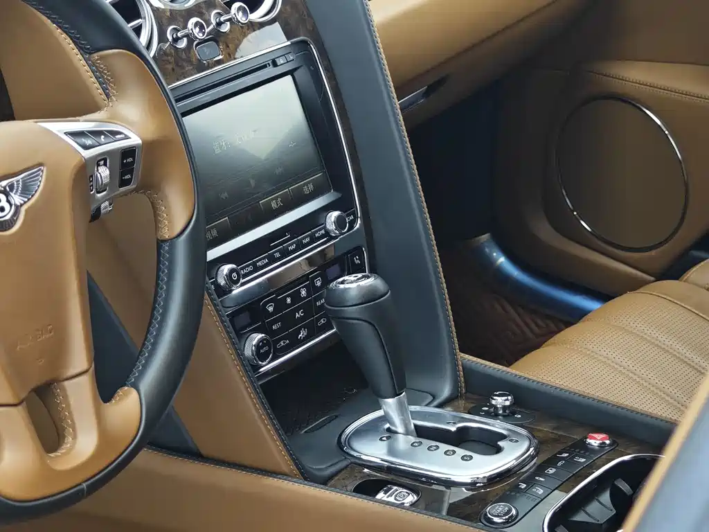 Bentley Flying Spur 2015 — фото 41