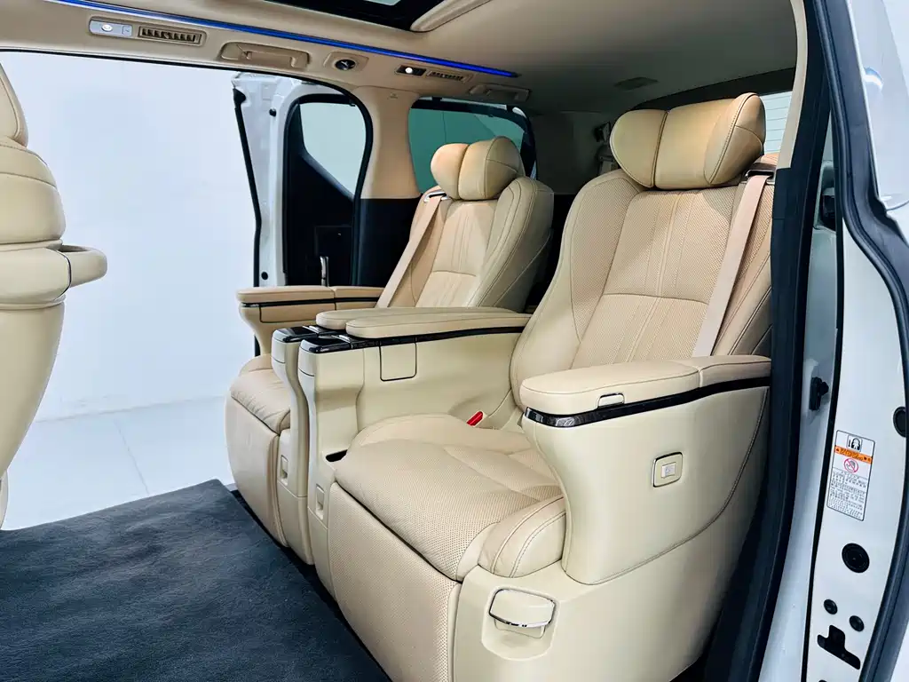 Toyota Alphard 2018 — фото 9