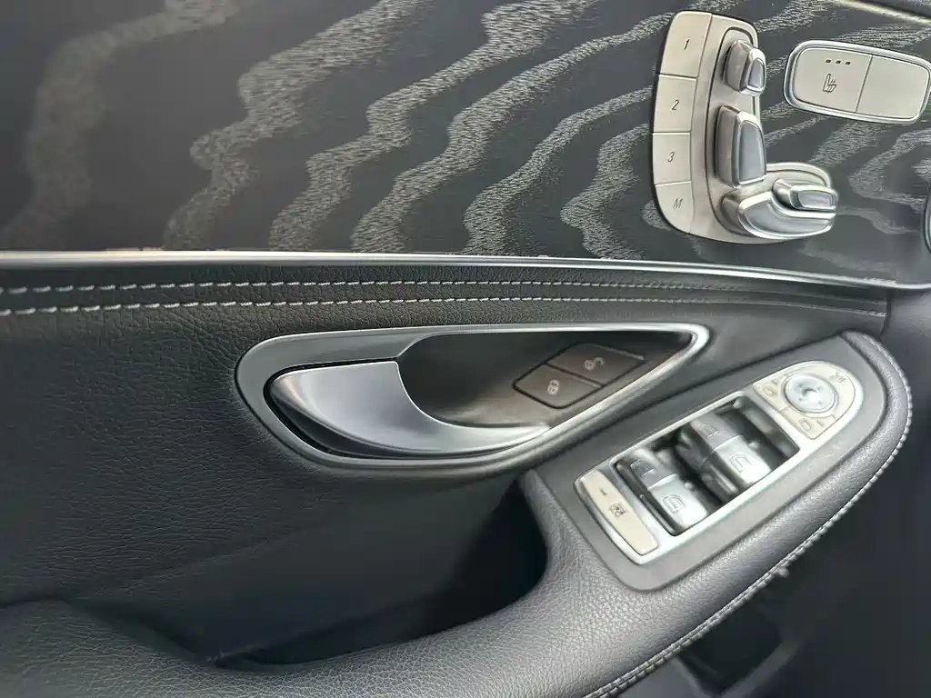 Mercedes-Benz C-Class 2019 — фото 7