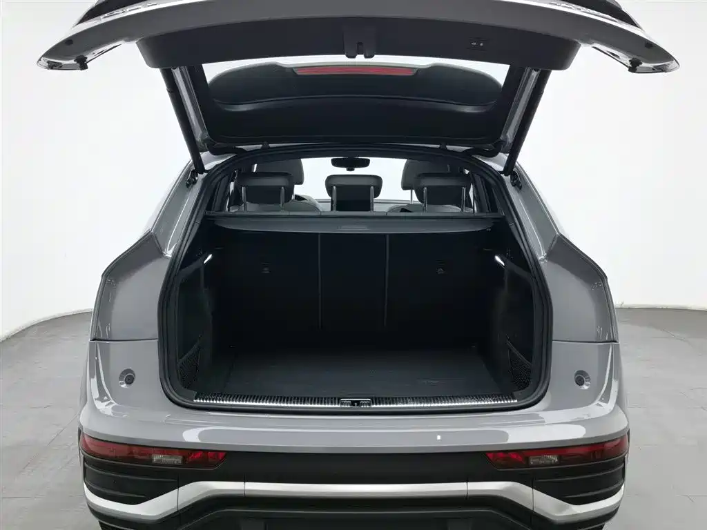 Audi Q5L Sportback 2022 — фото 16