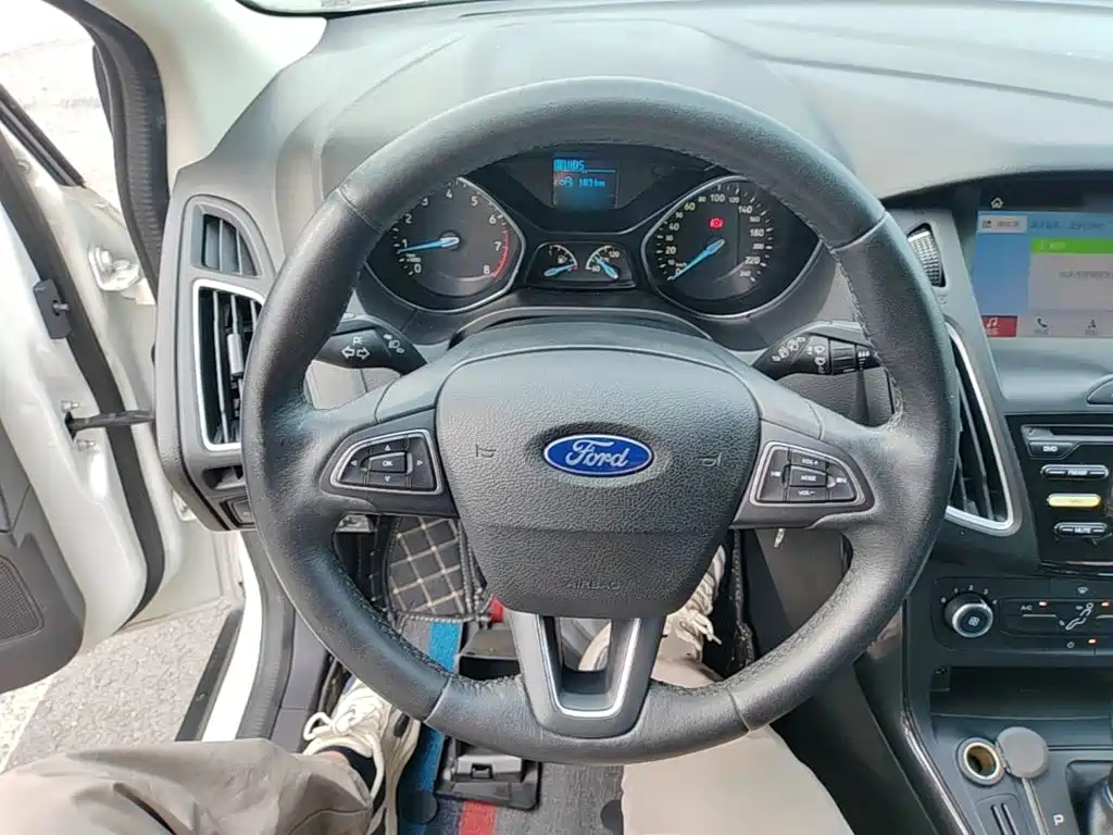 Ford Focus 2019 — фото 11