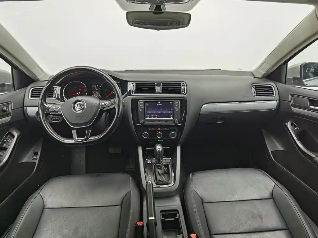 Volkswagen Sagitar 2019
