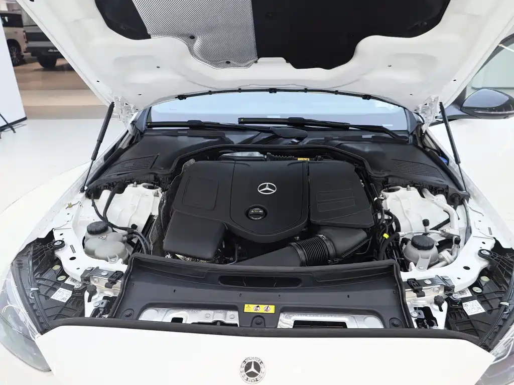 Mercedes-Benz C-Class 2024 — фото 16