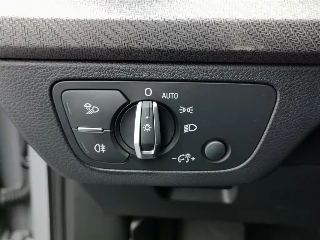 Audi Q5L Sportback 2022 — фото 21