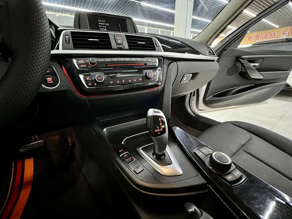 BMW 3 Series 2017 — фото 12