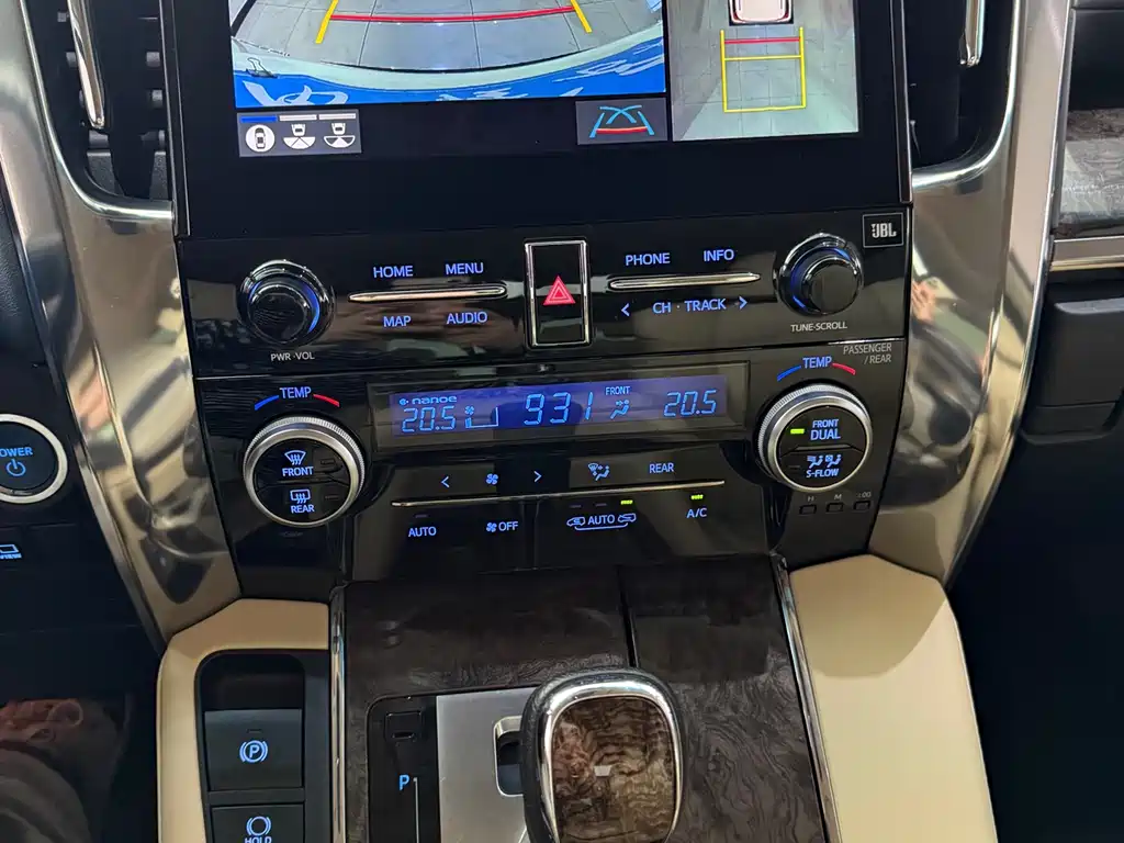 Toyota Alphard 2021 — фото 17