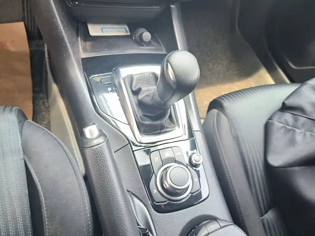 Mazda 3 Axela 2016 — фото 10