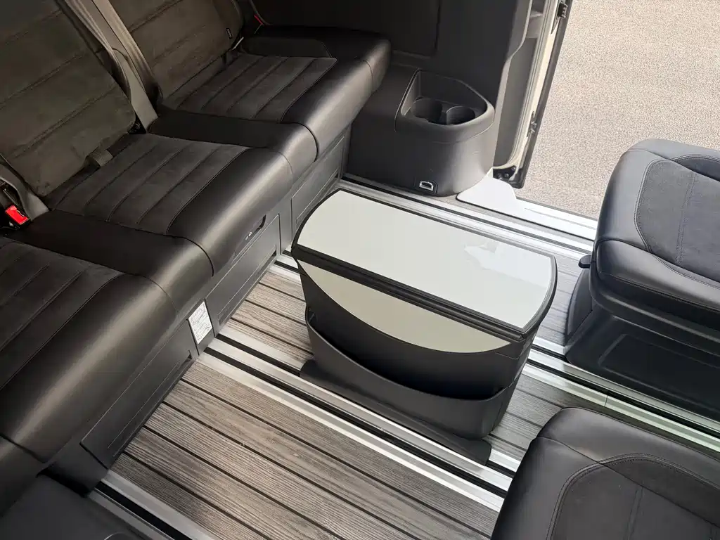 Volkswagen Multivan 2018 — фото 13