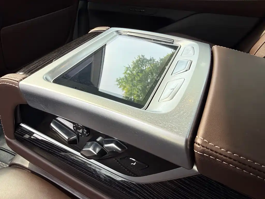 BMW 7 Series 2018 — фото 19