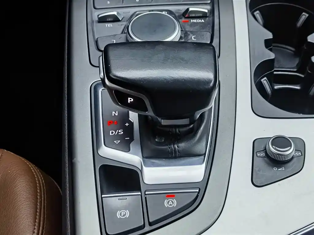 Audi Q7 2018 — фото 20