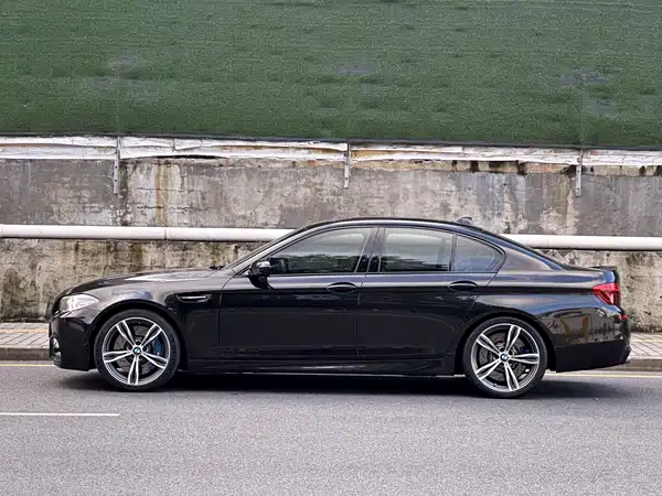 BMW M5 2012