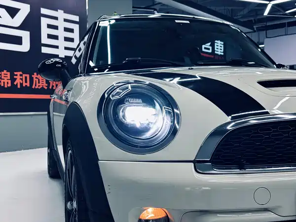 MINI Clubman 2012