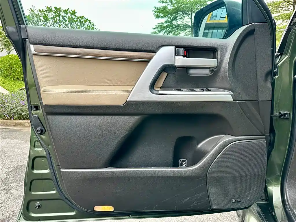 Toyota Land Cruiser 2012 — фото 24