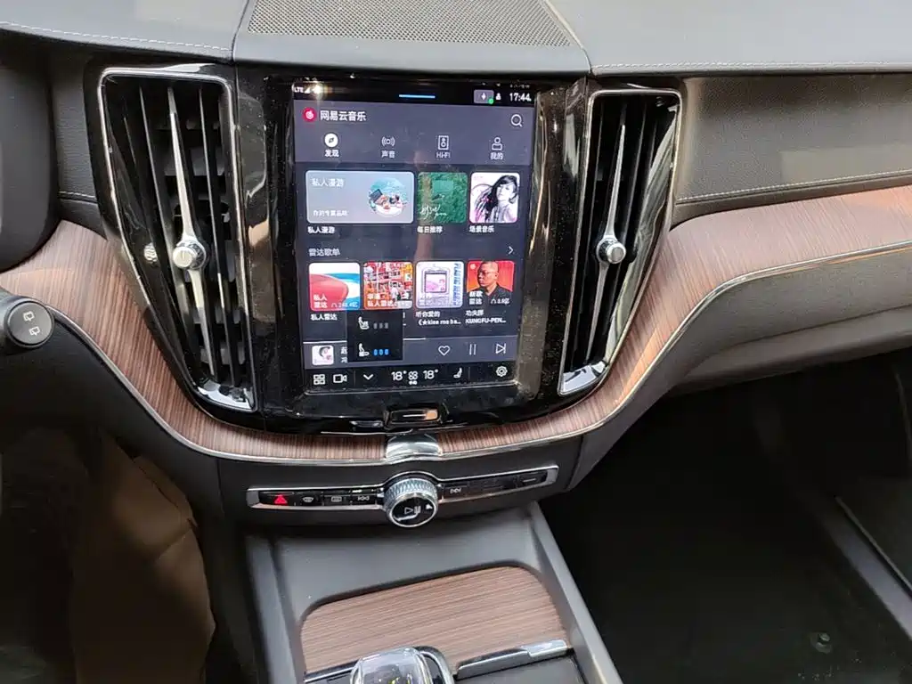 Volvo XC60 Plug-In Hybrid 2024 — фото 20