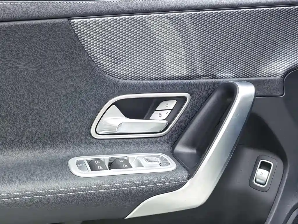 Mercedes-Benz A-Class 2021 — фото 2