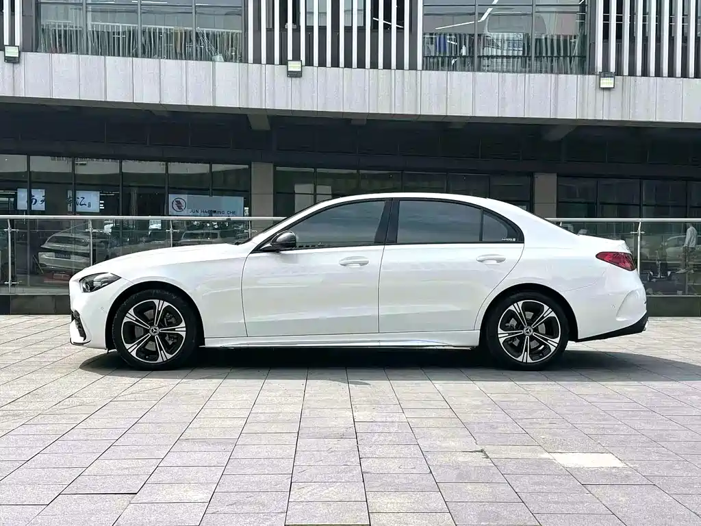 Mercedes-Benz C-Class 2022 — фото 10