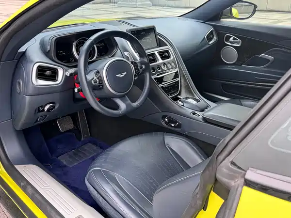 Aston Martin DB11 2019