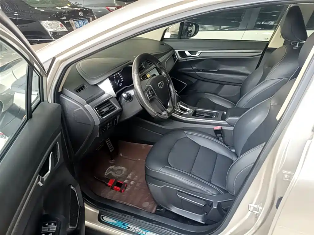 Geely Emgrand GS 2018 — фото 16