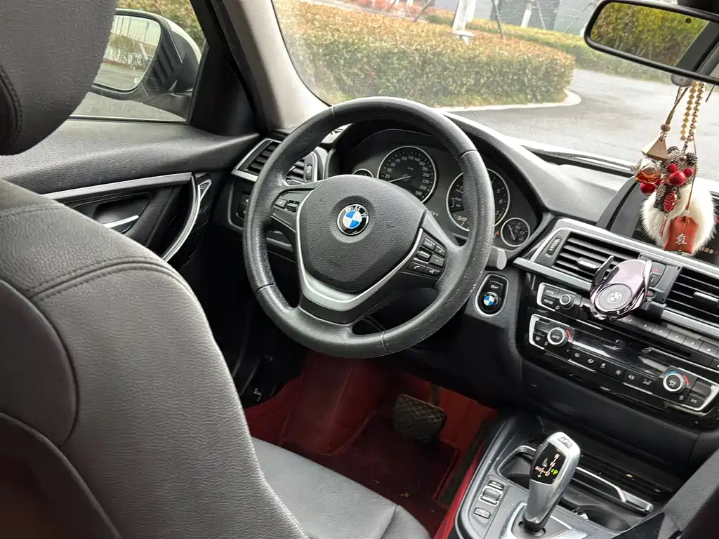 BMW 3 Series 2017 — фото 13
