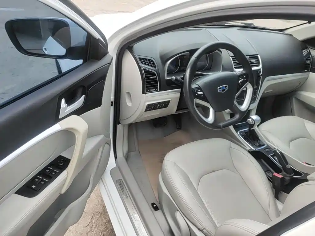 Geely Emgrand 2015 — фото 16