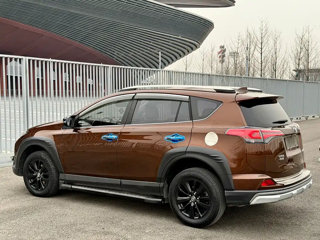 Toyota RAV4 2019 — фото 6